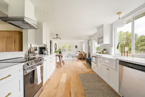 Contemporary Camas Retreat - Image 3