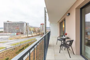 Sunny Haven: Modern 2BR,Garage, WiFi,Stream - Image 4