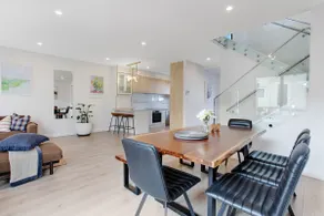 Central Oasis Townhouse with Parking and Air-con - Image 2