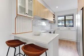 Central Oasis Townhouse with Parking and Air-con - Image 3