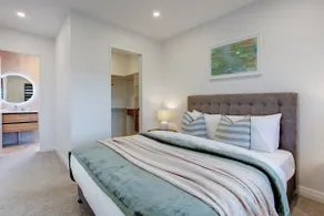 Central Oasis Townhouse with Parking and Air-con - Image 4