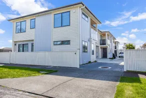 Central Oasis Townhouse with Parking and Air-con - Image 5