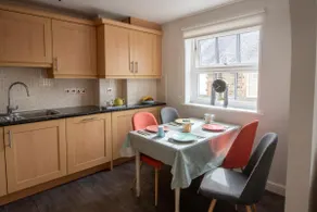 Modern 2-Bed Flat in Tavistock Centre - Image 2