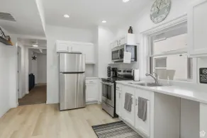 Private 25th Street Apartment - Image 3