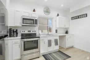 Private 25th Street Apartment - Image 4