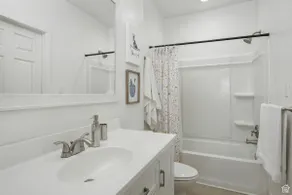 Private 25th Street Apartment - Image 5