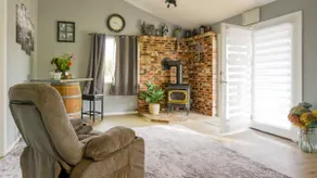 Comfy home off of I-5. - Image 2