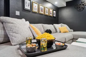Game & Movie Room +Fire Pit+ 1.3m to Kinnick & UHC - Image 5