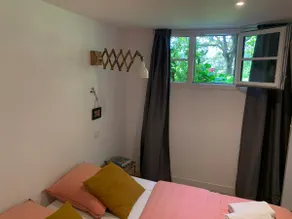 2-room accommodation: A real green setting in the city! - Image 3
