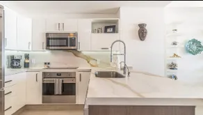 17th Floor Luxury Beach Front - Image 3