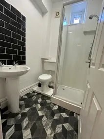 Central Colwyn Bay 2nd Floor Flat 3 - Image 5