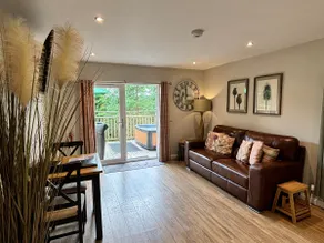 Catkin Lodge with Hot Tub - Image 3