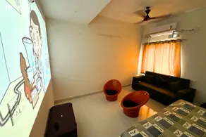 House: Lawn/ Theatre/ Private - Image 4
