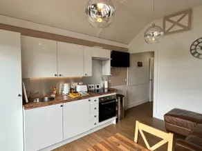 Fox Lodge with Hot Tub - Image 4
