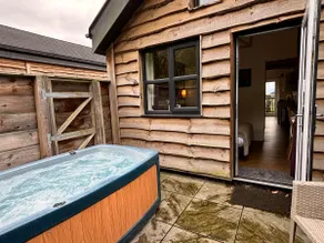 Fox Lodge with Hot Tub - Image 3