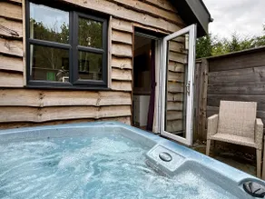 Fox Lodge with Hot Tub - Image 2
