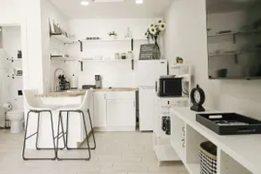 Chandler Studio-Prime Location! - Image 4