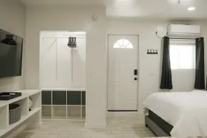 Chandler Studio-Prime Location! - Image 5