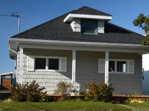Beachfront cottage - Image 2