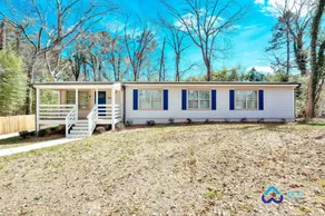 Spacious 4-bedroom Marietta Home w/ free parking - Image 3