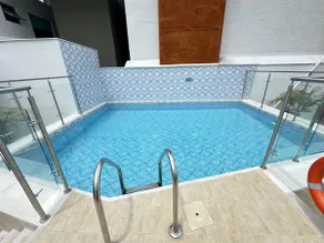 Studio apartment in an exclusive area with a pool - Image 4