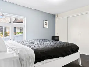 Fitzroy Gardens Apartment - Image 5