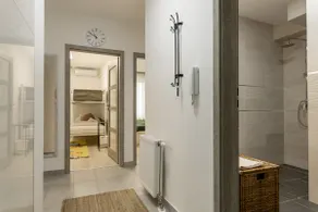 KV Luxury Apartman - Image 4