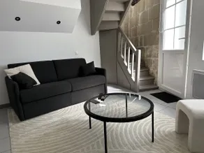 Townhouse in Châtellerault - Image 2