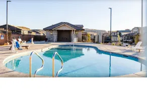 Spacious 5 bedroom house with pool access! - Image 2
