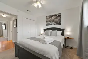 Cozy & Quiet Home Near Downtown and Airport - Image 2