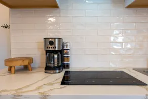 Golden Roseville Luxe Retreat - Image 4