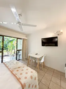 Superior Queen Studio at Amaroo - Image 4