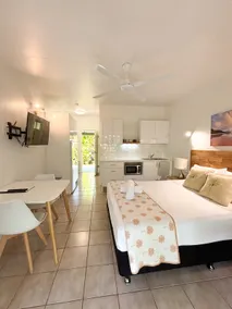 Superior Queen Studio at Amaroo - Image 2