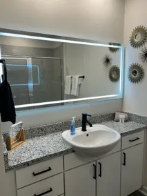 Spacious Townhouse in the Heart of Uptown - Image 5