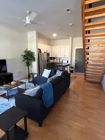 Spacious Townhouse in the Heart of Uptown - Image 2