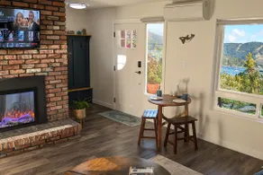 Maple Bay Seaside Suite - Image 2