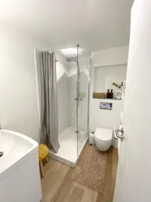 Stay 10 minutes from the center and private parking - Image 5