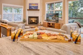 Modern | Hot Tub | Views | PETS | Mins to Winery! - Image 5