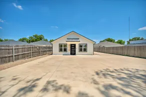 The Retreat-1 mi to Baylor - Image 3