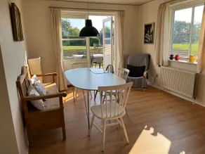 Beautiful house in a quiet setting - Image 3
