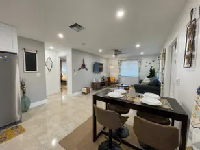 NEW! Spacious Gulfstream park w KING suite - Image 3