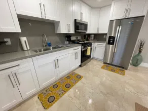 NEW! Spacious Gulfstream park w KING suite - Image 4