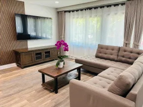 DT Oak Park Luxe|3BR 2BA+Yard|15 min to Chicago - Image 2