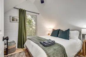 Tuck's Wooded Cabin, Hot Tub, Fire Pit Evenings - Image 5