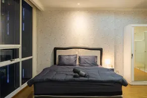 Spacious 1BR Apartment Near Beach & Theme Park - Image 5