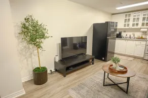 Relax and recharge: a modern city retreat - Image 4