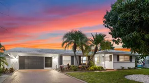 270° Waterfront Heated Pool, Bikes & Private Dock - Image 5