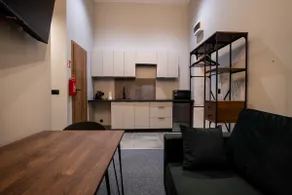 East 76 - three-person studio - Image 3