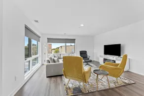 Loft, Open Concept, Balcony 2 Bed, Pool Gym, Wifi - Image 2