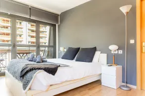 Dúplex Artístico con Terraza I 10 min del Centro I AndStay - Image 4
